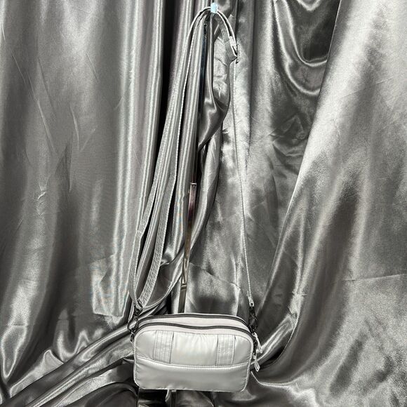LUG Quilted Coupe SE‎ Convertible Crossbody Waist Belt Bag Purse Silver Summer - Picture 4 of 16